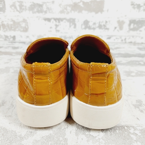 New Vince Women's Ghita Tan Patent Leather Slip-ons Sneaker K432 - Picture 6 of 12